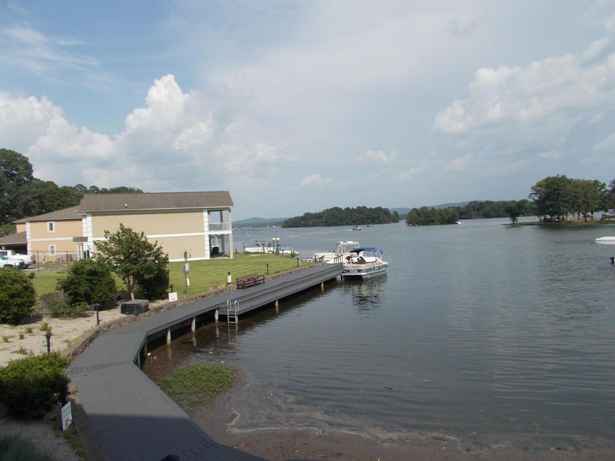 Baymont On The Lake By Wyndham Hot Springs Eksteriør billede